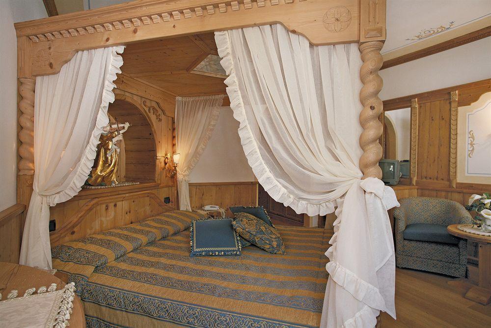 Hotel Colbricon Beauty & Relax San Martino Di Castrozza Exterior photo