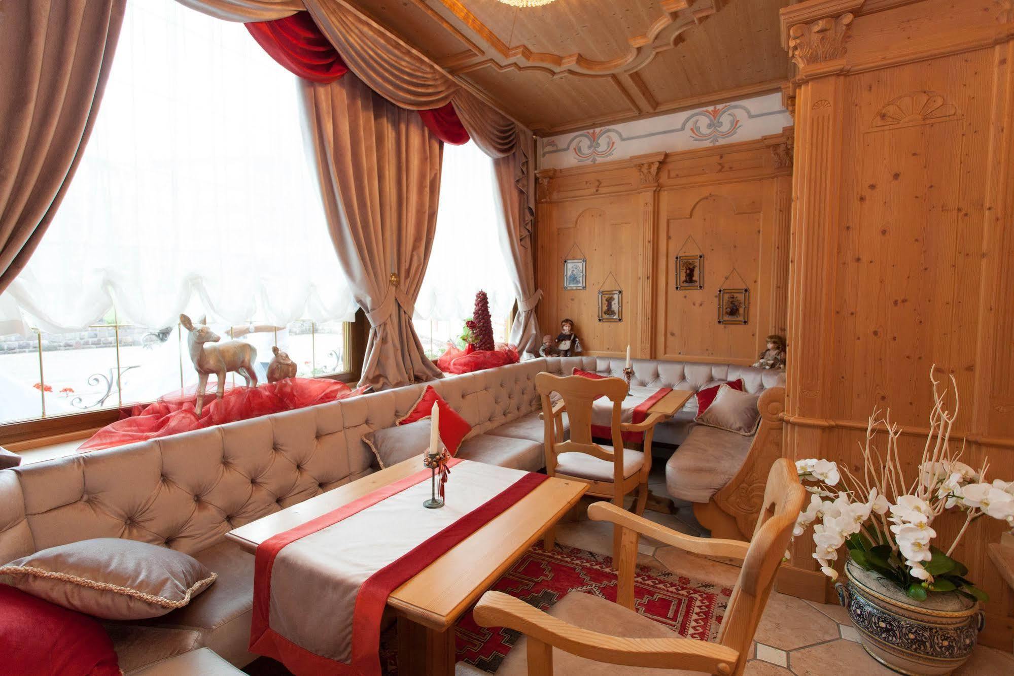 Hotel Colbricon Beauty & Relax San Martino Di Castrozza Exterior photo