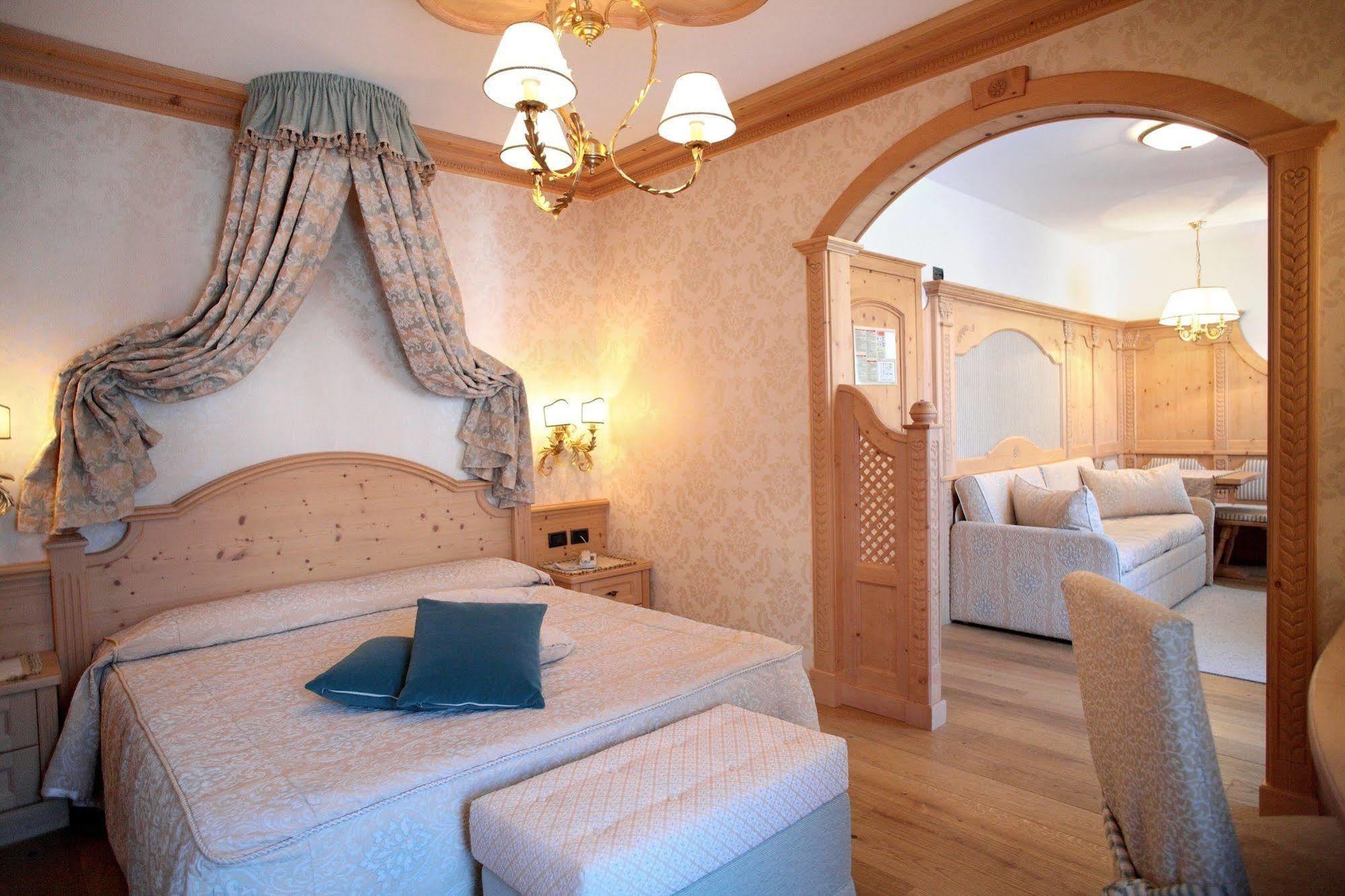 Hotel Colbricon Beauty & Relax San Martino Di Castrozza Exterior photo